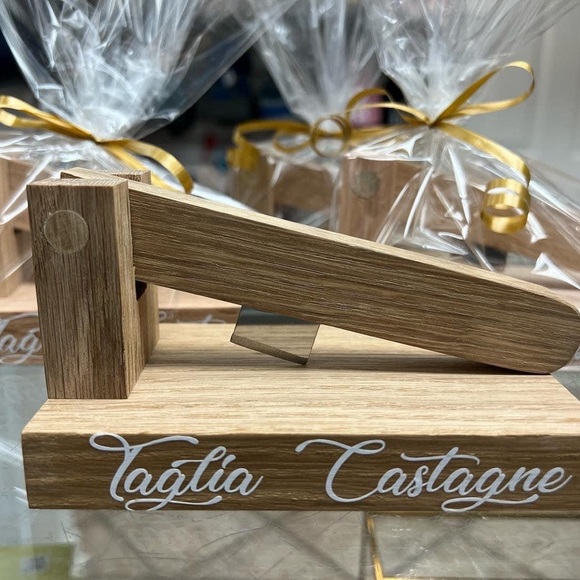 Handmade by local artisan, TAGLIA CASTAGNE!! Makes a great Christmas gift! - Picture 1 of 4